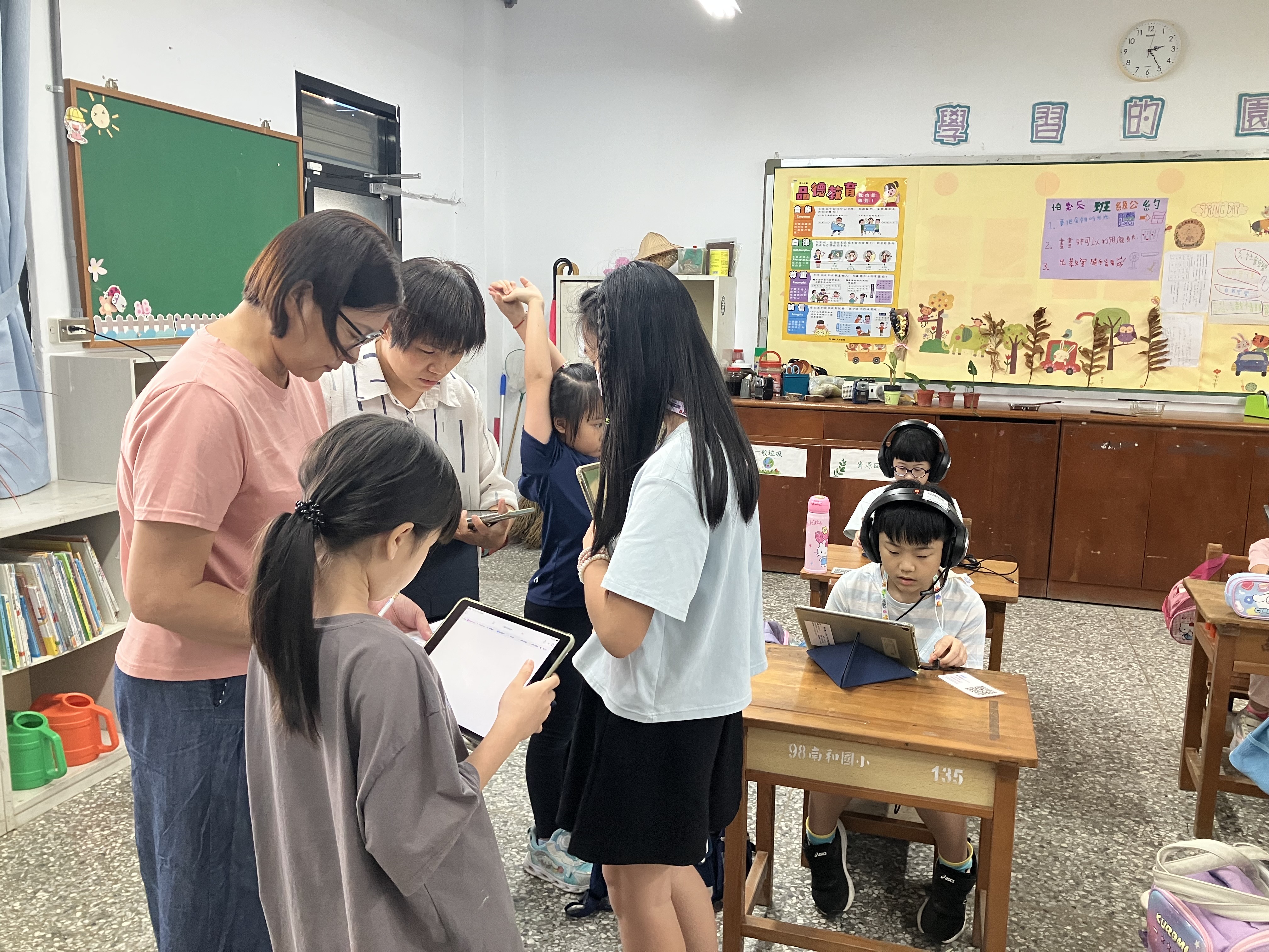 南和國小孩子課堂學習