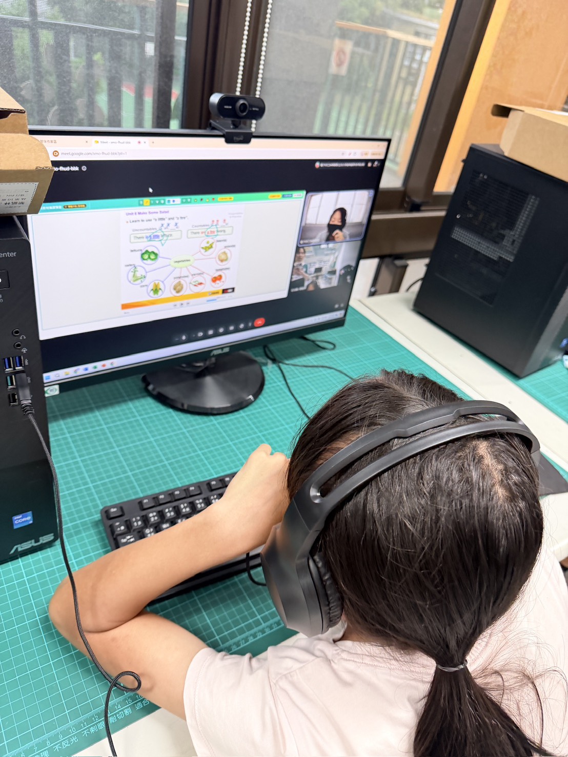 石光國小孩子課堂學習